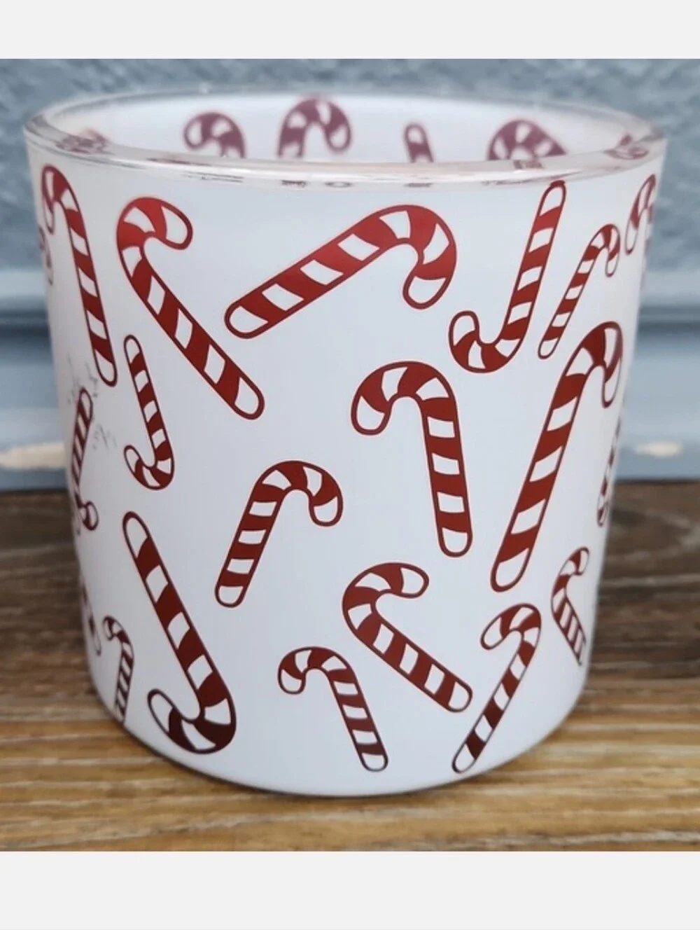 NWT Peppermint Swirl Scented Candle Red White Candycanes 14 oz